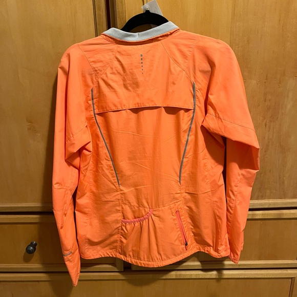 The North Face Windbreaker, Size Medium - Picture 2 of 2